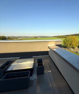 ElsenfeldB3 Boardinghouse bei Becker的从带屋顶的建筑的顶层欣赏美景