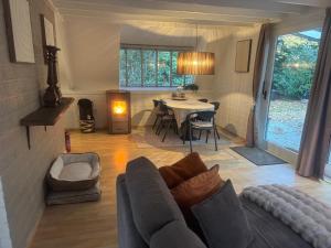 Posezení v ubytování Boshuisje Rekem Charly