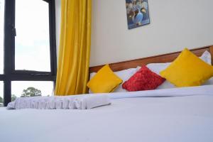 Ένα ή περισσότερα κρεβάτια σε δωμάτιο στο Stay With Moraa +10 φωτογραφίες