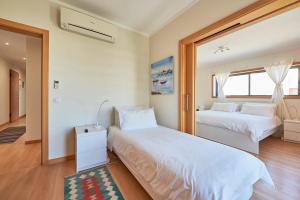 Ένα ή περισσότερα κρεβάτια σε δωμάτιο στο Algarve Ocean Tri-View Luxury Apartment Pool +31 φωτογραφίες