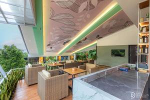 a restaurant with chairs and tables and a ceiling with plants at Munduk Kupang Sekumpul Villa in Singaraja