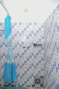 Ένα μπάνιο στο Rhino Apartments