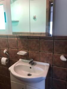 a bathroom with a sink and a mirror at Casa Castor Catral in La Estación +18 photos