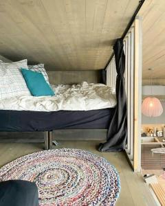 Postel nebo postele na pokoji v ubytování Relax In This Cozy Family Cabin