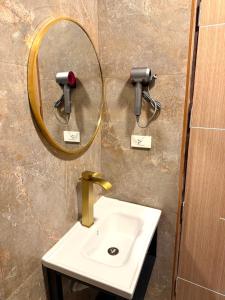 Ένα μπάνιο στο Me hotel