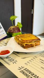 Φαγητό σε αυτός ο ξενώνας ή κάπου εκεί κοντά