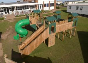 Herní místnost nebo prostor pro děti v ubytování Ocean Bliss-Beach Front - Lux- Sea View- 3-Bedroom Caravan- 8 Sleeps