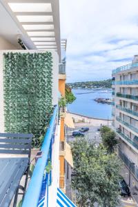 a view from the balcony of a building at AK Magnifique et spacieux 3 pièces, vue mer in Antibes