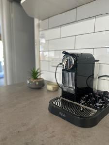 Η κουζίνα ή μικρή κουζίνα στο 7 Salty Air Beach Shack Pets Ok 350m To The Beach!