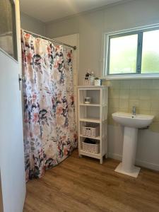 Ένα μπάνιο στο 7 Salty Air Beach Shack Pets Ok 350m To The Beach!