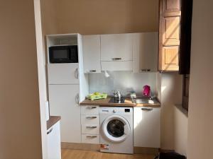 Η κουζίνα ή μικρή κουζίνα στο Vacation Home in Lamezia Centro