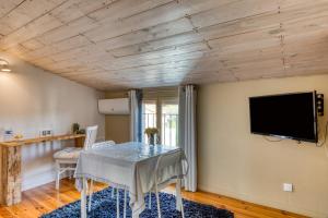 Μια τηλεόραση ή/και κέντρο ψυχαγωγίας στο Castellas