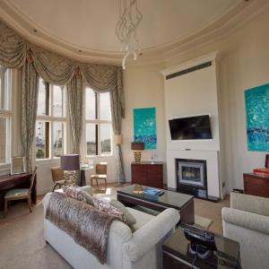 Μια τηλεόραση ή/και κέντρο ψυχαγωγίας στο The Royal Horseguards Hotel, London