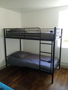 Ένα ή περισσότερα κρεβάτια σε δωμάτιο στο Le Nid Charolais