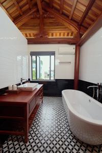 Ένα μπάνιο στο Thong Dong Quán Boutique Hotel Hue