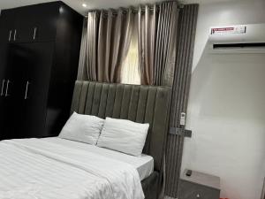 Ένα ή περισσότερα κρεβάτια σε δωμάτιο στο 7th generation apartments