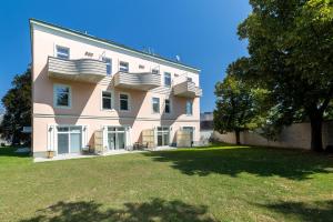 Το κτήριο όπου στεγάζεται  το διαμέρισμα