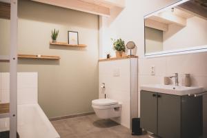 Koupelna v ubytování Wangermeer + 31 fotografií