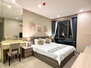 En eller flere senge i et værelse på 2 bed 2 bath luxury appartment Convention Center