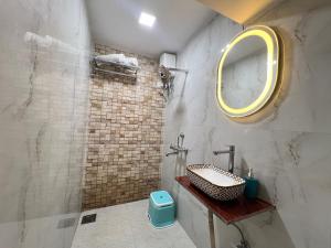 Ένα μπάνιο στο Setrac Orange Hotel