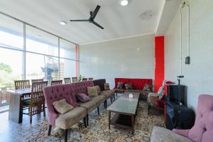 a living room with couches and a table at Urbanview Ava Guest House Goa Gong in Jimbaran