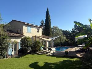 a yard with a house and a swimming pool at 3 Bedroom 2 Bath Villa Private Pool in Mougins in Mougins