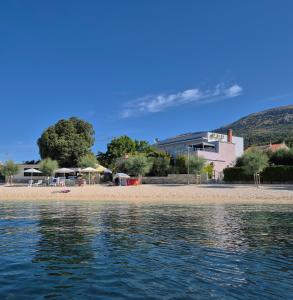 a view of a beach with houses and the water at Apartments and Rooms Tomas in Podstrana
