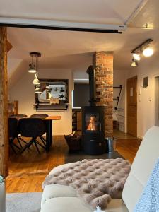 a living room with a fireplace and a table at gemütliche rustikale Wohnung mit Kamin und optionalem Whirlpool in Bad Sobernheim