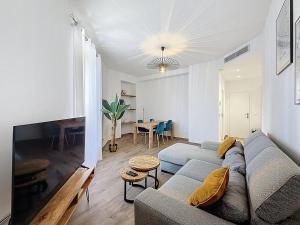 Μια τηλεόραση ή/και κέντρο ψυχαγωγίας στο Le Francis - Riquier Port de Nice