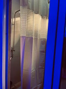 Ένα μπάνιο στο Cozy 1 Bedroom Apartment Ikeja GRA