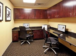 TV a/nebo společenská místnost v ubytování Hampton Inn & Suites Millington + 2 fotografie