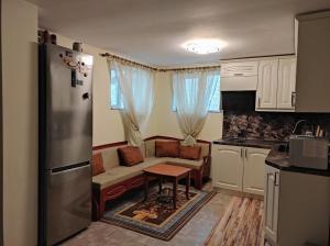 Køkken eller tekøkken på Вила Езерото