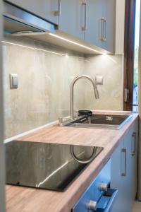 Η κουζίνα ή μικρή κουζίνα στο Venetia's Kastoria Home