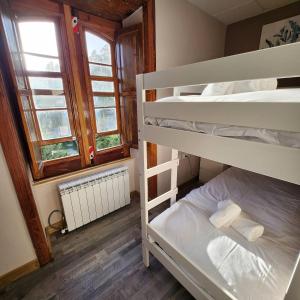 a room with two bunk beds and a window at Ziggy's Mountain Retreat in Vilaflor