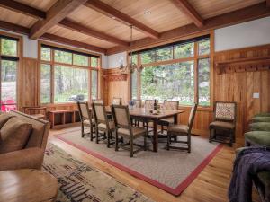 a dining room with a table and chairs at RMR: Granite Ridge Lodge 3217 in Teton Village in Teton Village