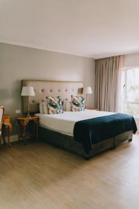 Ένα ή περισσότερα κρεβάτια σε δωμάτιο στο The Riverside Hotel