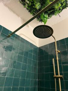 Koupelna v ubytování Jungle Room avec Jacuzzi privé