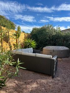 Fotografie z fotogalerie ubytování Jungle Room avec Jacuzzi privé v destinaci Bastelicaccia