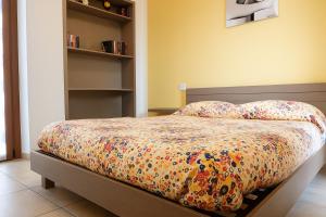 Postel nebo postele na pokoji v ubytování Le Colline di Maggiora B&B