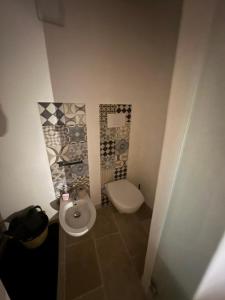 Ένα μπάνιο στο Suite Glass Green