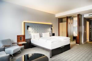 Ένα ή περισσότερα κρεβάτια σε δωμάτιο στο Premier Inn Köln City Mediapark