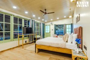 Μια τηλεόραση ή/και κέντρο ψυχαγωγίας στο The Green Post by VEO - Part of StayVista