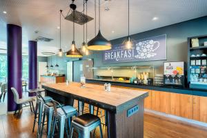 Lounge nebo bar v ubytování Premier Inn Frankfurt City Europaviertel + 15 fotografií