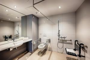 Koupelna v ubytování Premier Inn Darmstadt City Centre + 23 fotografií