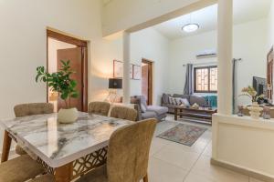 a living room with a marble table and chairs at Daya 2BR Apartment In Batroun in Batroûn