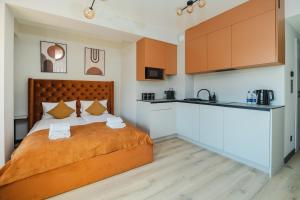 Ένα ή περισσότερα κρεβάτια σε δωμάτιο στο AboutArtApartments - Krzywoustego