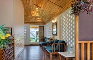 Posezení v ubytování Pitaara Cottage