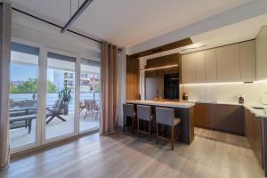 Kuchyň nebo kuchyňský kout v ubytování Sandev Apartments Mocha