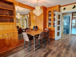 a dining room with a wooden table and chairs at La Elegancia del Centro by Alogest in Zaragoza