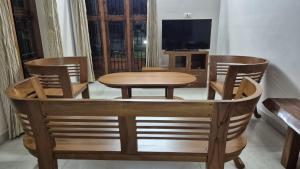 Μια τηλεόραση ή/και κέντρο ψυχαγωγίας στο Thistle Cosy Room